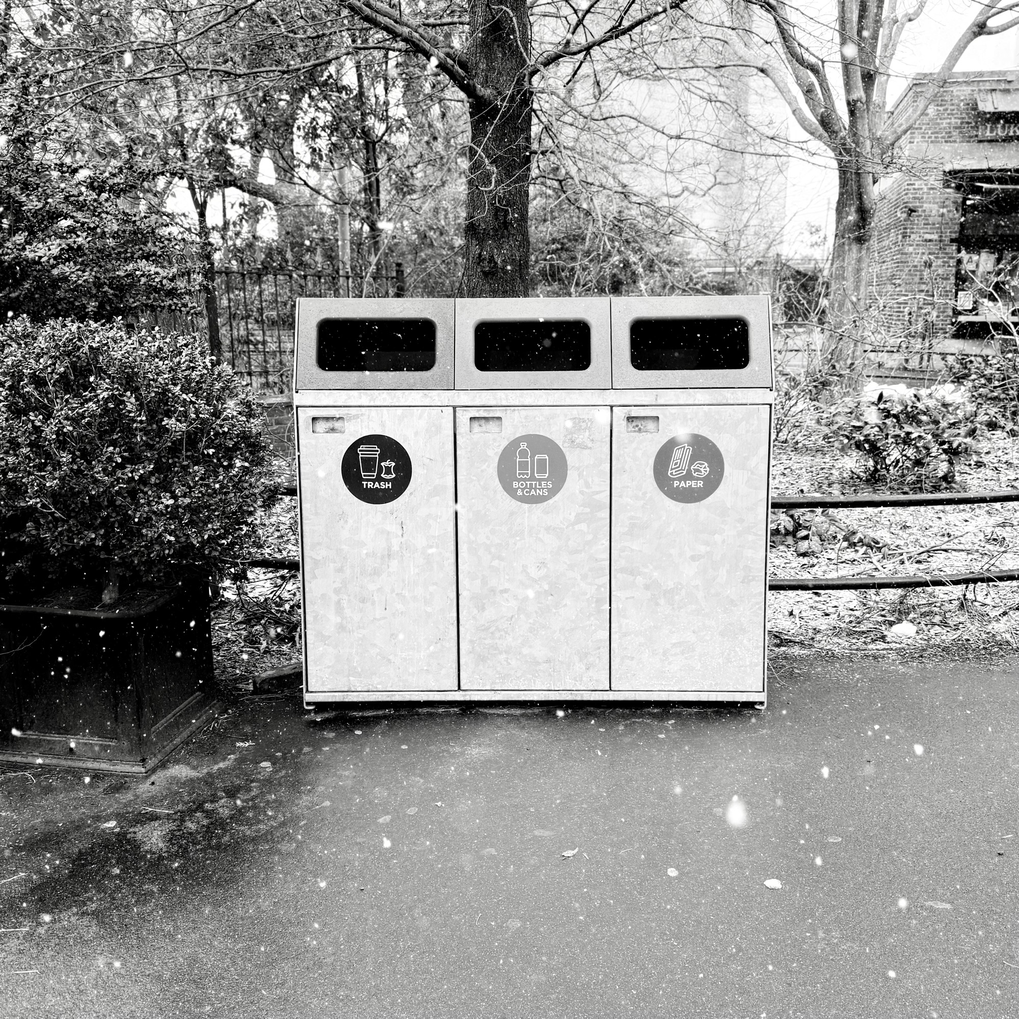 Brooklyn Bridge Park Receptacles